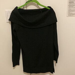525 America Cowl Neck/long Sleeve Top in Black. Size Small. Fits like a medium.